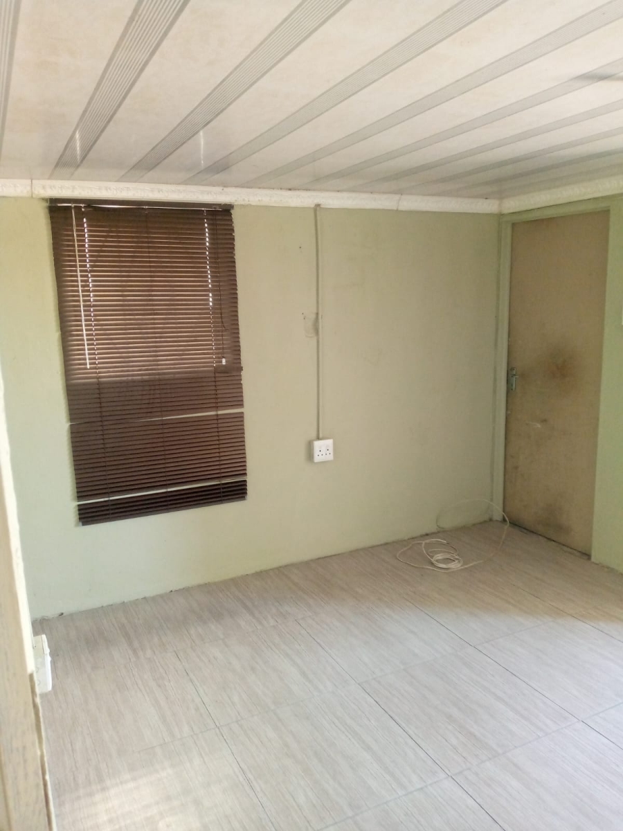 6 Bedroom Property for Sale in Mfuleni Western Cape
